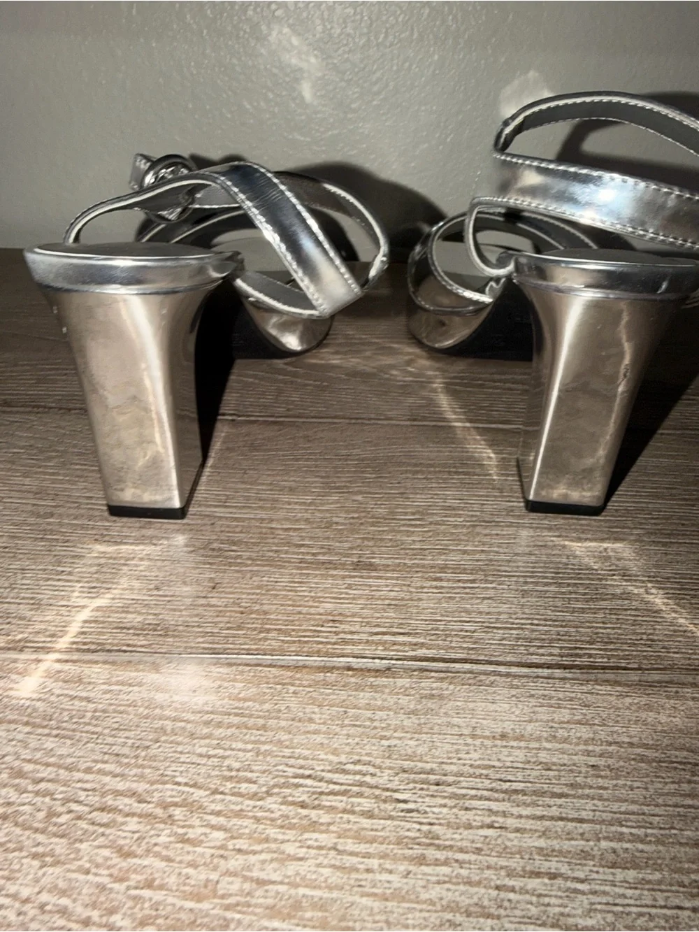 Silver Metallic Women's heels size 7 1/2